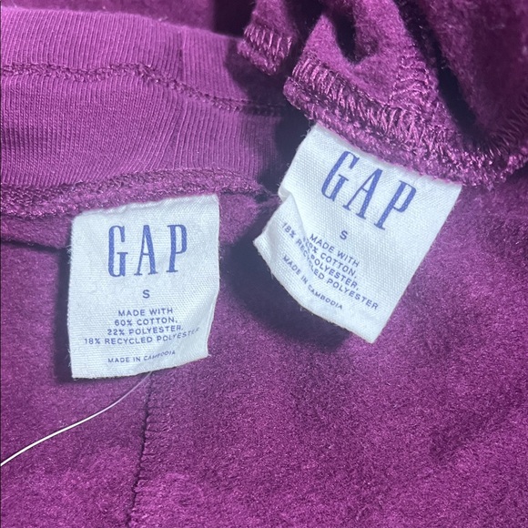 GAP Rich burgundy Fleece set - Picture 2 of 4